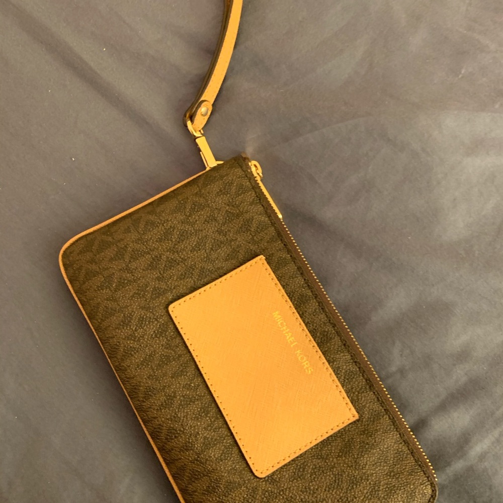 Michael Kors Wristlet Wallet